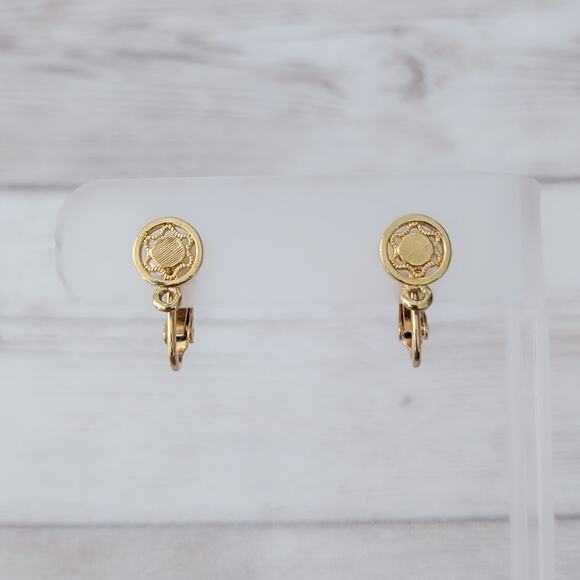 Vintage Clip On Earrings Dainty Gold Tone - Findings? Missing Dangle? - Picture 1 of 6